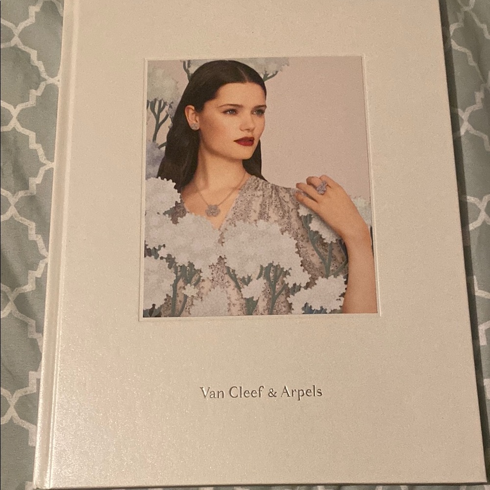 Van Cleef & Arpels Book authentic